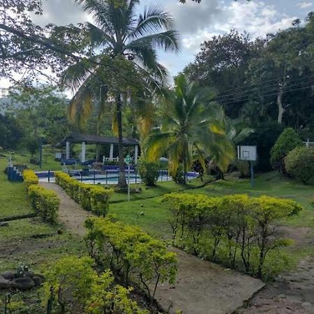Hotel Campestre El Salitre Villeta Ngoại thất bức ảnh