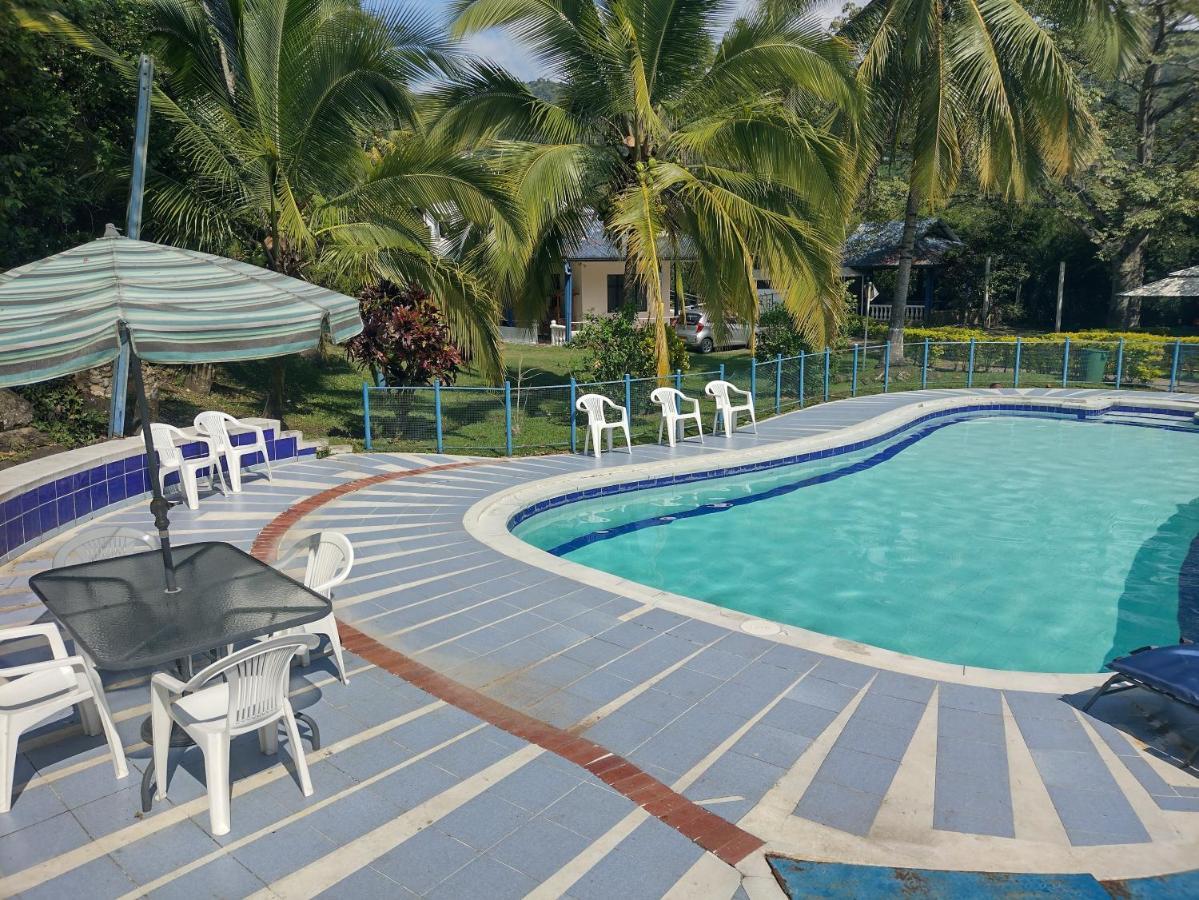 Hotel Campestre El Salitre Villeta Ngoại thất bức ảnh